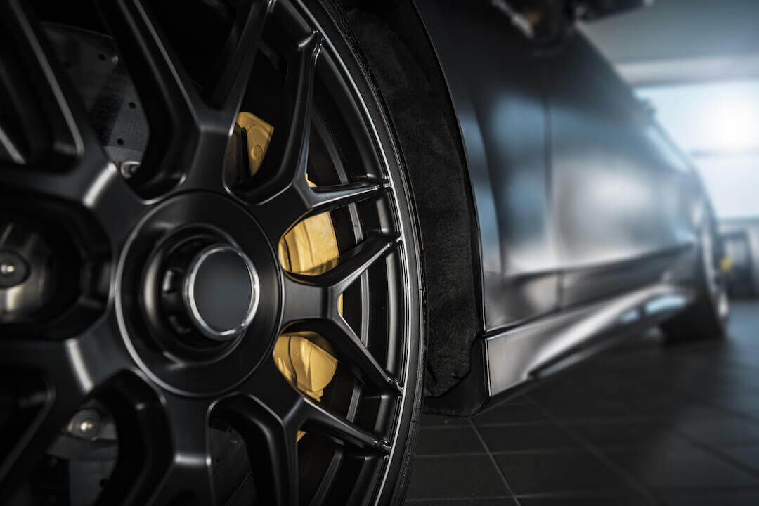 Wheel and high performance tires
