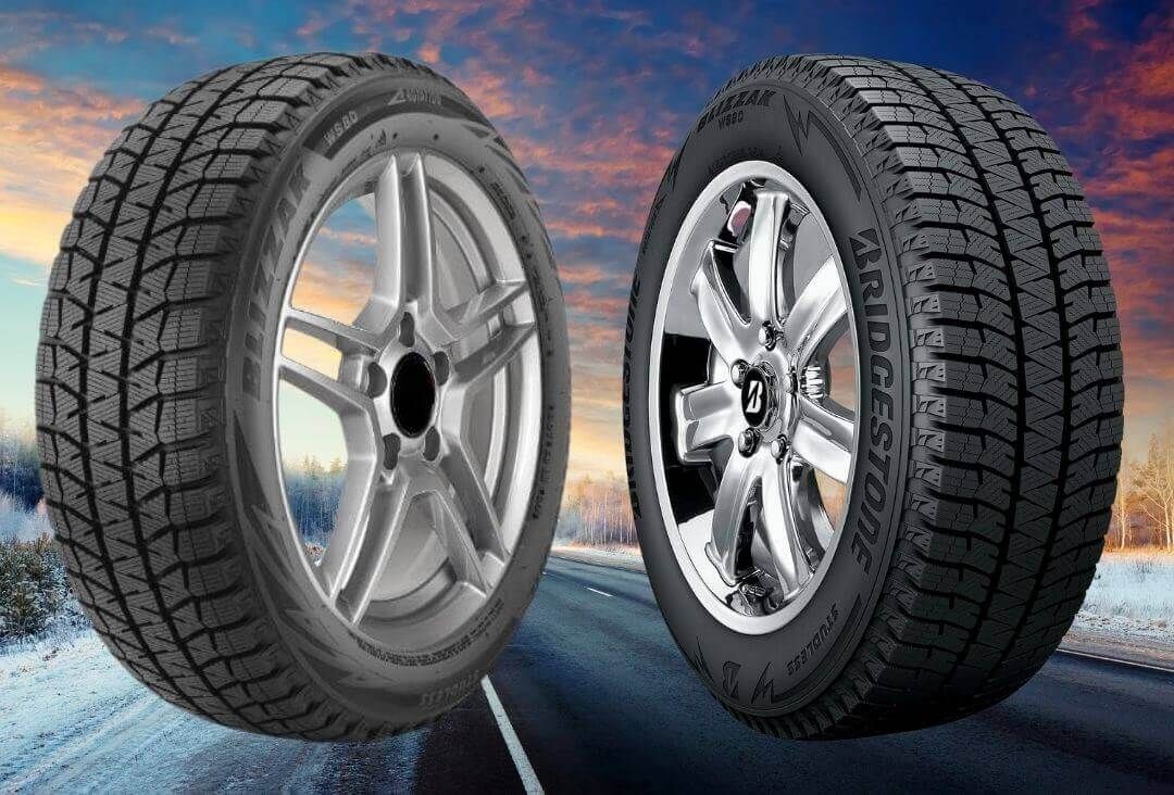 Pneu Bridgestone Blizzak WS80 adjacent au WS90 sur fond de paysage hivernale